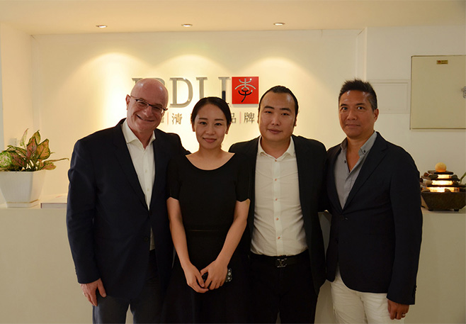 6新聞-09法國(guó)POY公司總裁Philippe-到訪李華清設(shè)計(jì)_03 6新聞-09法國(guó)POY公司總裁Philippe-到訪李華清設(shè)計(jì)_03