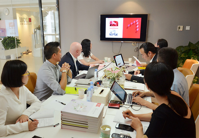 6新聞-09法國(guó)POY公司總裁Philippe-到訪李華清設(shè)計(jì)_06 6新聞-09法國(guó)POY公司總裁Philippe-到訪李華清設(shè)計(jì)_06