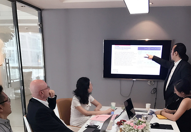 6新聞-09法國(guó)POY公司總裁Philippe-到訪李華清設(shè)計(jì)_08 6新聞-09法國(guó)POY公司總裁Philippe-到訪李華清設(shè)計(jì)_08