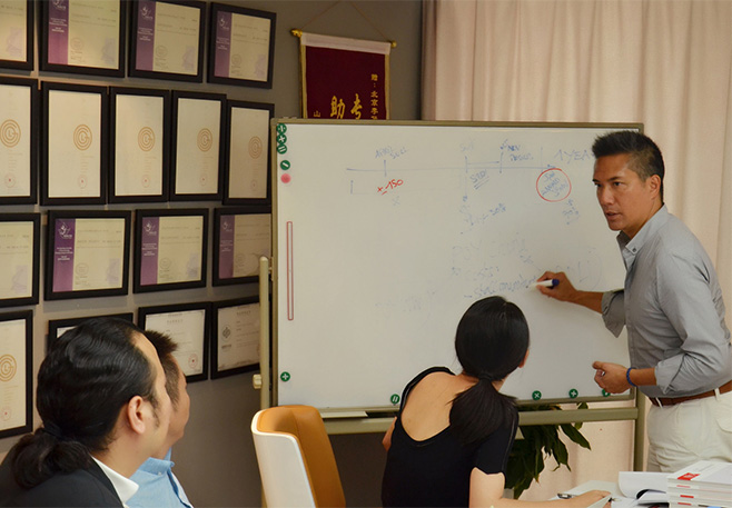 6新聞-09法國(guó)POY公司總裁Philippe-到訪李華清設(shè)計(jì)_12