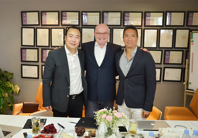 6新聞-09法國(guó)POY公司總裁Philippe-到訪李華清設(shè)計(jì)_14 6新聞-09法國(guó)POY公司總裁Philippe-到訪李華清設(shè)計(jì)_14