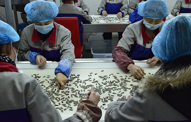 6新聞-12李華清先生出席李華清設(shè)計(jì)與三胖蛋年度戰(zhàn)略合作啟動(dòng)儀式新聞_03-03